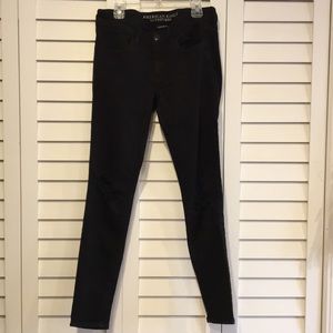 AEO Super Stretch Black Distressed Jegging